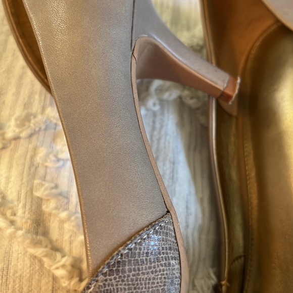 Size 8 heels - Picture 7 of 7